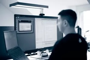 Programmierung einer Maschine am Computer
