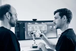 innobot Besprechung eines Bauteils